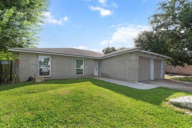 Building Photo - 5231 Wickview Ln