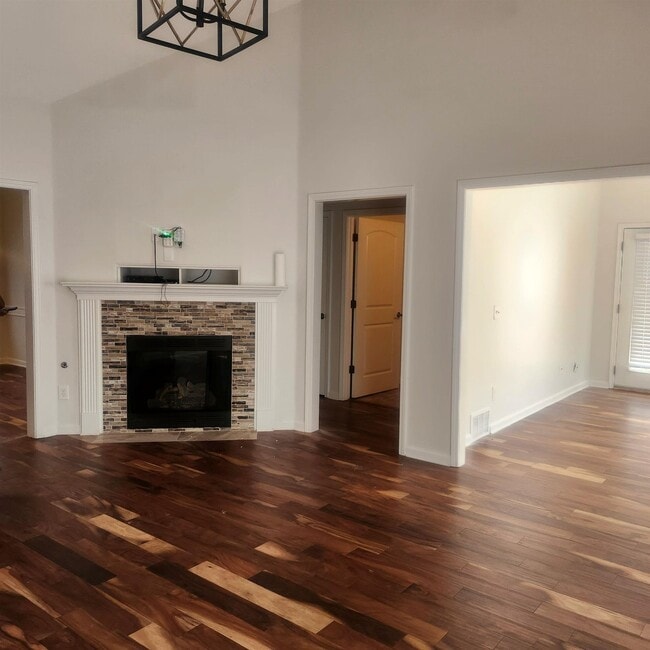 Building Photo - 1497 Castle Pines Cir