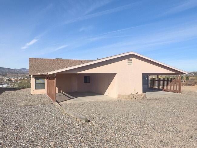 Building Photo - DUPLEX - CAMP VERDE