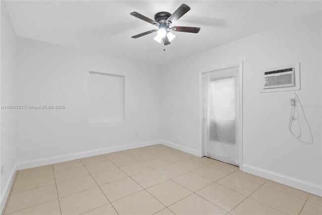 Building Photo - 1040 SW 28th St