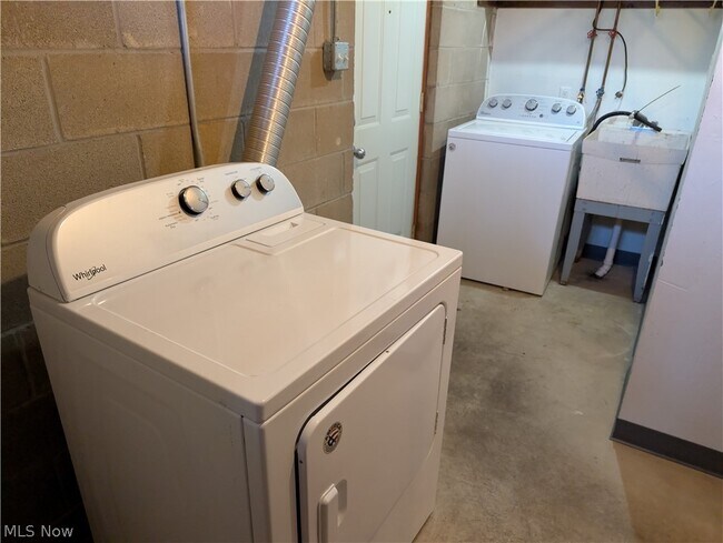 Building Photo - 3792 Baumberger Rd