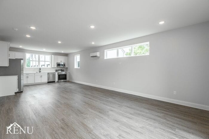 Building Photo - 5680 Sofias Cir