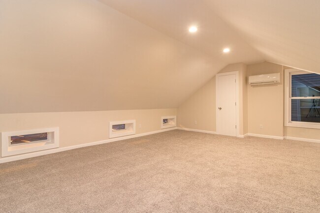 Building Photo - 302 W M.L.K. Jr. Blvd