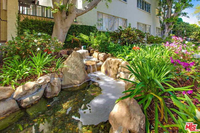 Building Photo - 339 N Oakhurst Dr