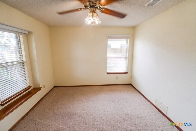 Building Photo - 3007 Homer Cir