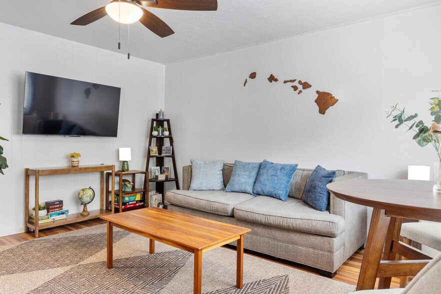 Building Photo - 485 Waianuenue Ave