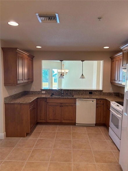 Building Photo - 501 Haben Blvd