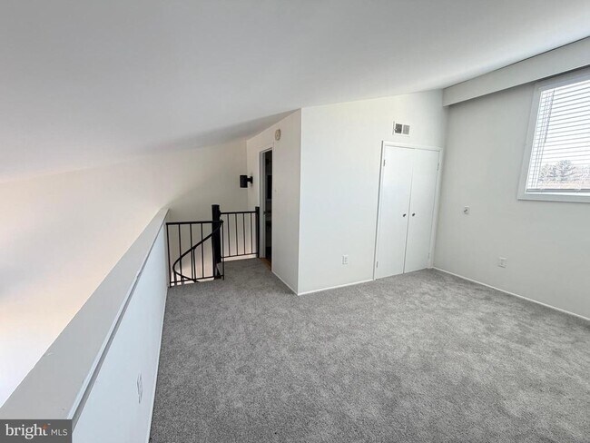 Building Photo - 5485 Harpers Farm Rd