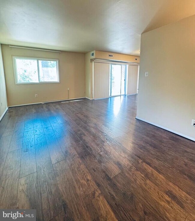 Building Photo - 8000 Chanute Pl