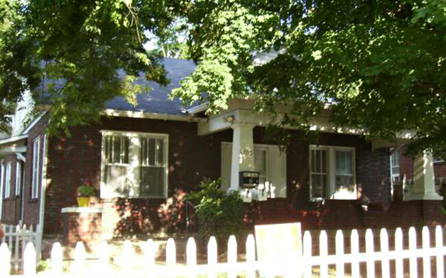 Cottage with fenced back yard on Villa Place - 1706 Villa Pl