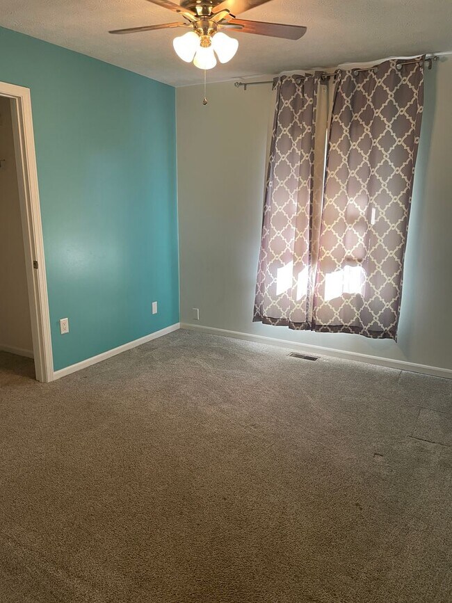 Building Photo - Beautiful, Large Duplex in a quiet Brookvi...