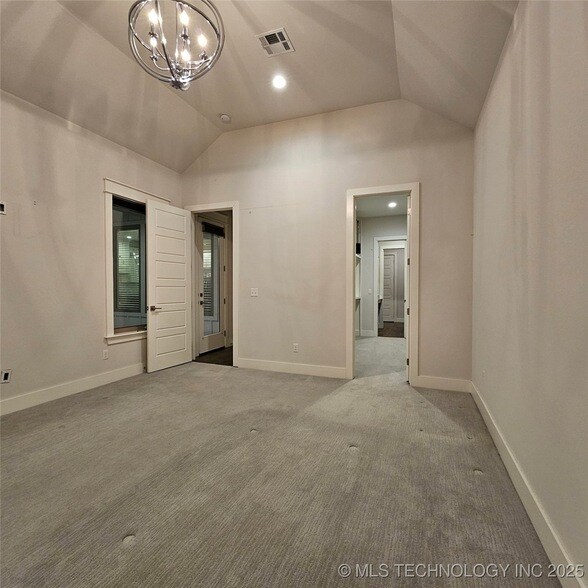 Building Photo - 1040 E 38th St