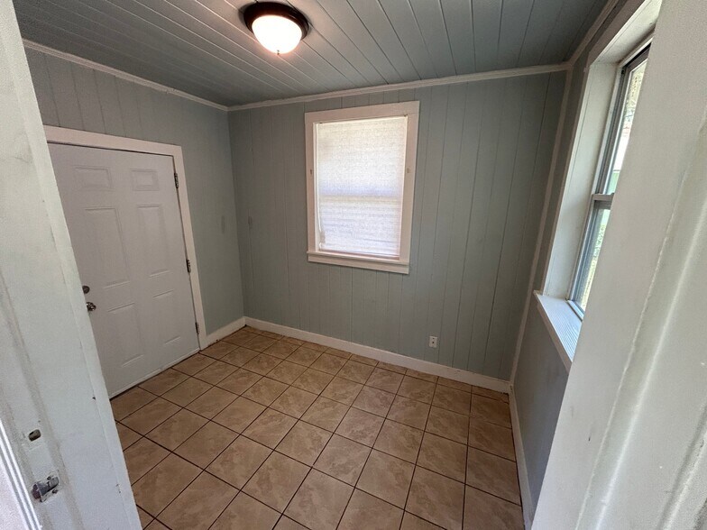 Building Photo - 5565 Minosa Cir E