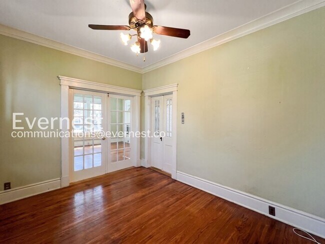 Building Photo - 2 Bed/1 Bath Home with Fenced Yard / Available Now!