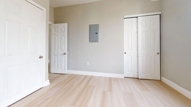 Building Photo - 701 E Clearfield St