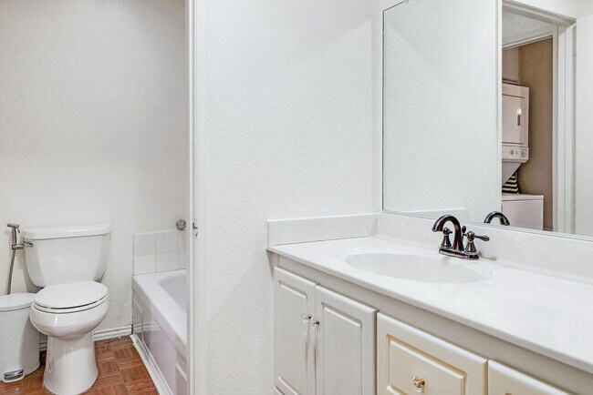Building Photo - 48728 Desert Flower Dr