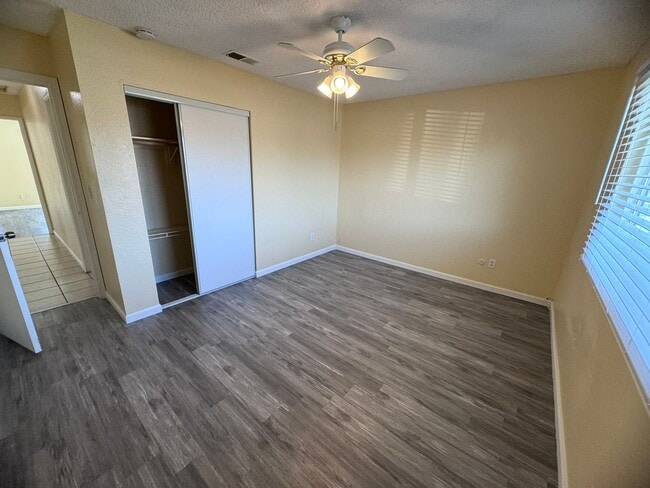 Building Photo - 3 Bedroom Home with RV Parking!