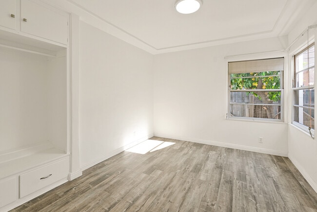 Building Photo - 9506 National Blvd