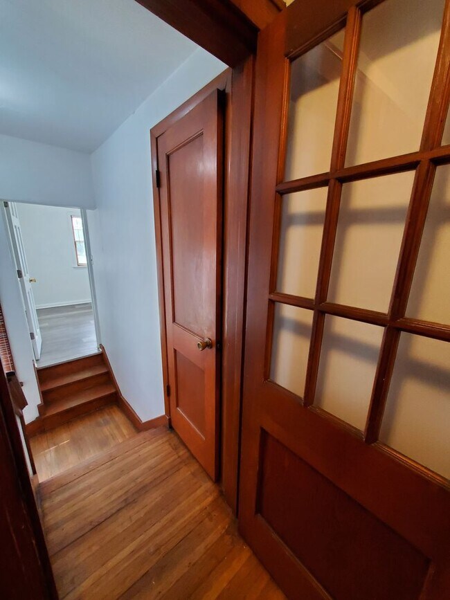 Building Photo - FOR RENT- Large Home with Fenced in Yard n...
