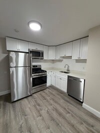 Building Photo - Fully Renovated 2 Bed with Heat, Hot Water and gas for cooking included