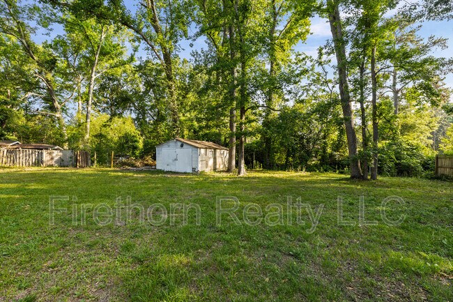 Building Photo - 2541 Rhodes Dr