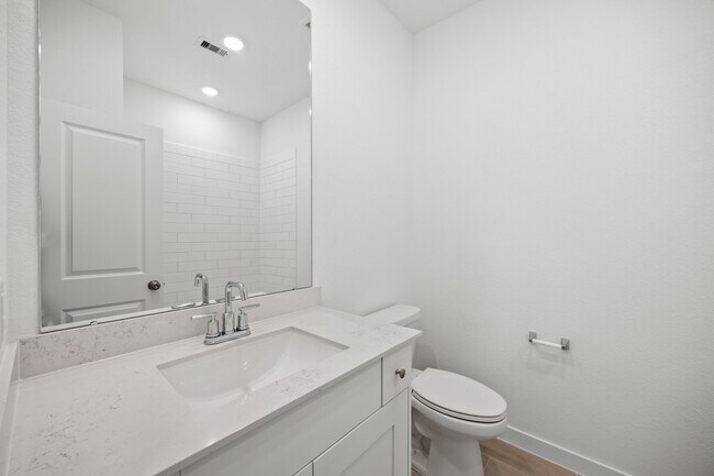 Building Photo - 28947 Rustic Robin Ln