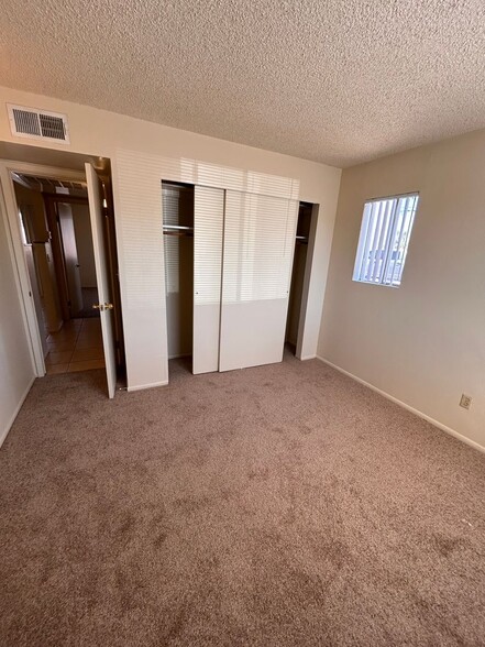 Building Photo - 1417-1417 N El Rio Dr