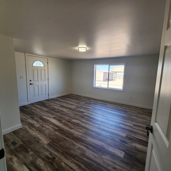 Building Photo - 21533 W Laura St