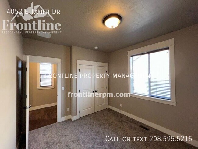 Building Photo - 4053 E Tahiti Dr