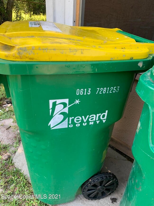 Building Photo - 741 Venus Dr