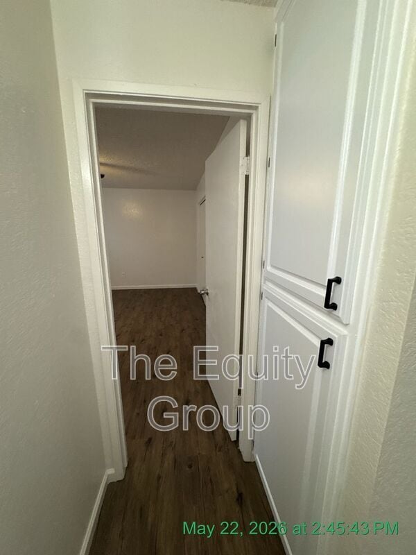 Building Photo - 148 S Peppertree St