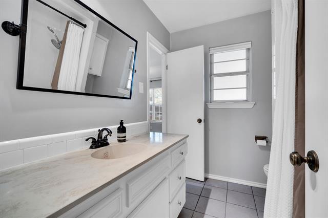 Building Photo - 202 Vanderbilt Ln