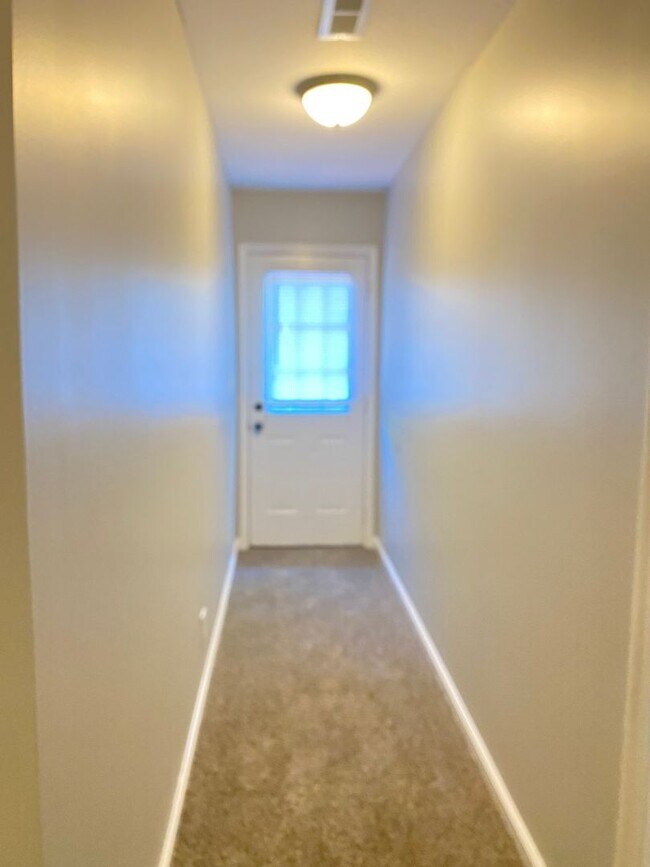 Building Photo - 109 Maureen Dr