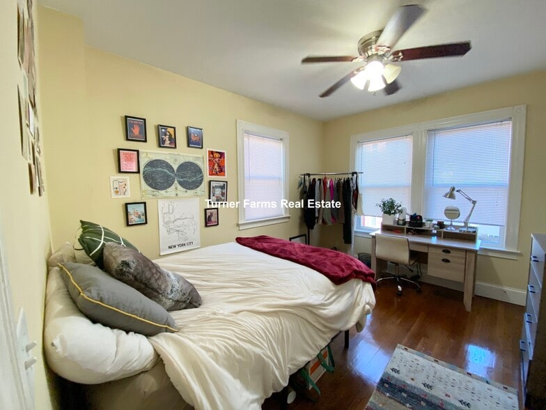 Building Photo - 43 Hillside St