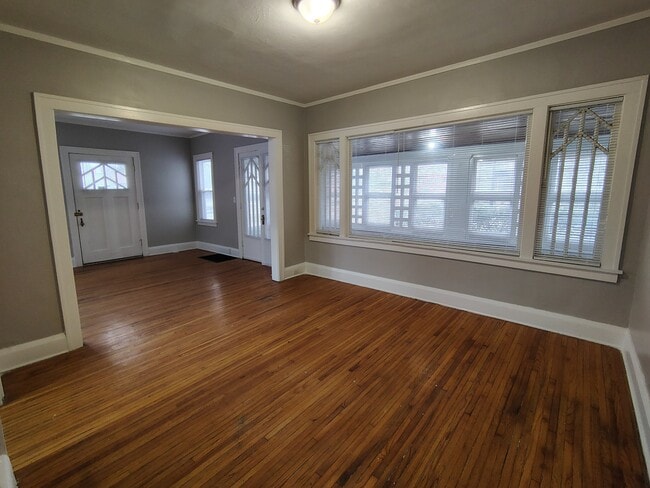 Building Photo - 1295 N Main St