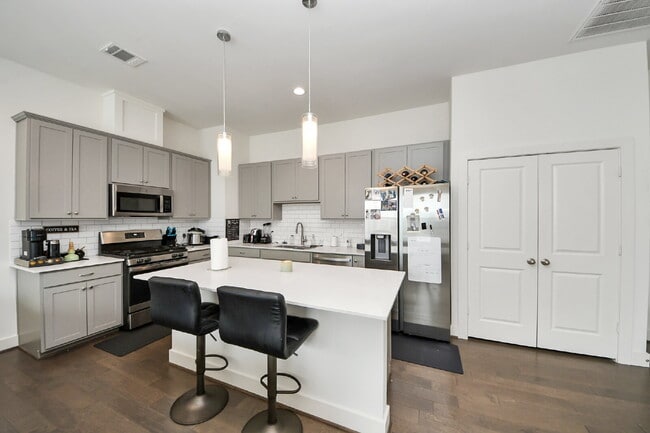 Building Photo - 3 Bedroom Houston Rental Home in Gated Community near Griggs Road