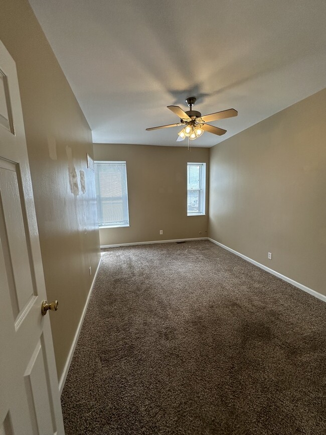 Building Photo - 2 Bedroom 1.5 Bathroom Condo in The Centra...