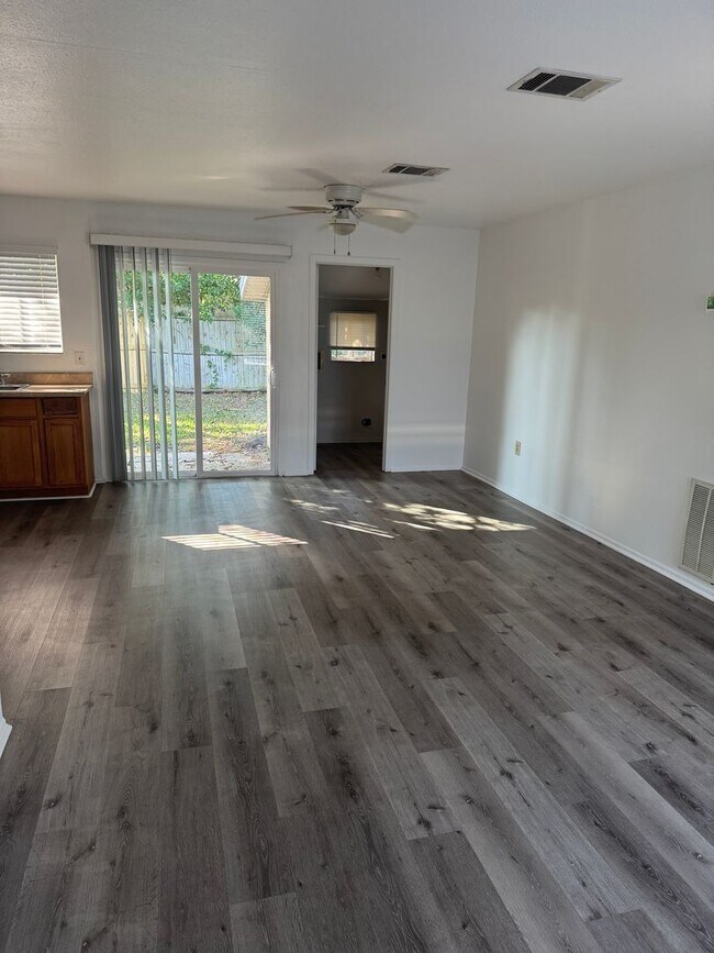 Building Photo - Stylish 2BR Cocoa Rental with Open Layout & Easy Commute