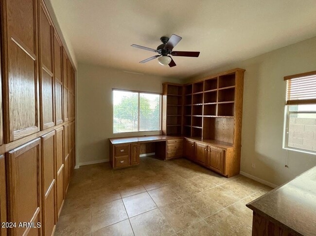 Building Photo - 4940 E Runaway Bay Dr