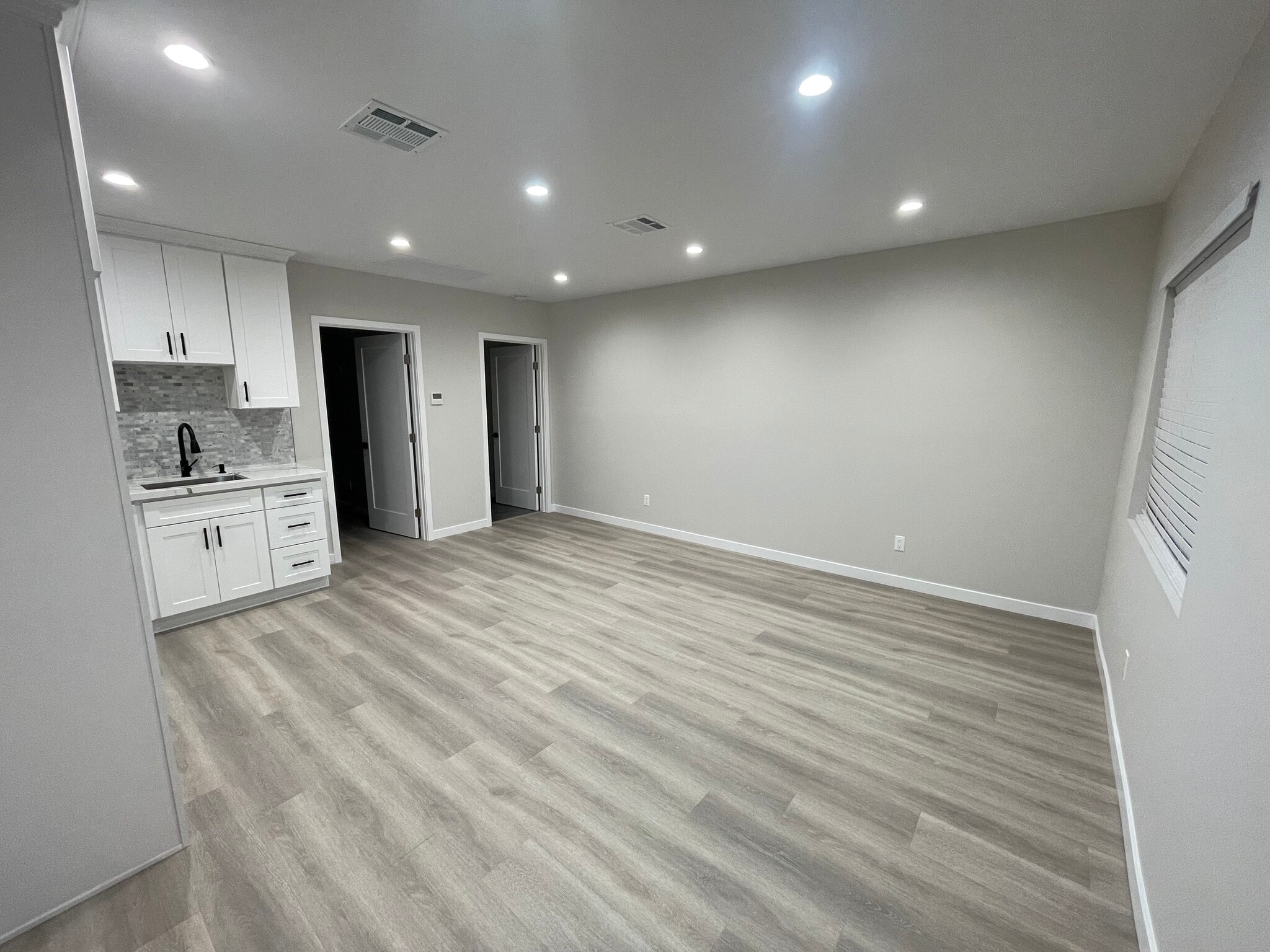 Building Photo - 8683 Haddon Ave