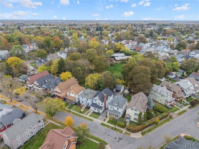 Building Photo - 145 Hixson Ave