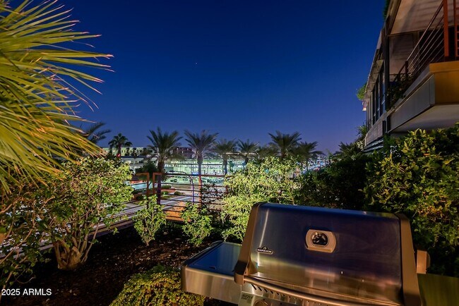 Building Photo - 7167 E Rancho Vista Dr