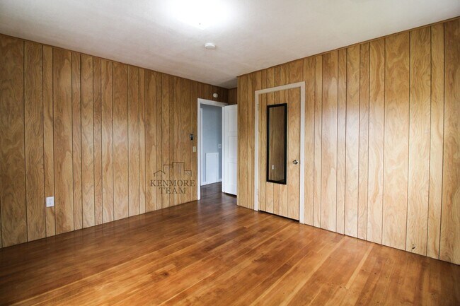 Building Photo - 3 Bedrooms, 2.5 Baths Duplex in Richland