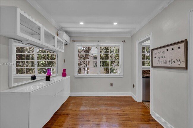 Building Photo - 1605 Lenox Ave.