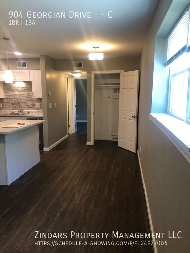 Building Photo - 904 Georgian Dr