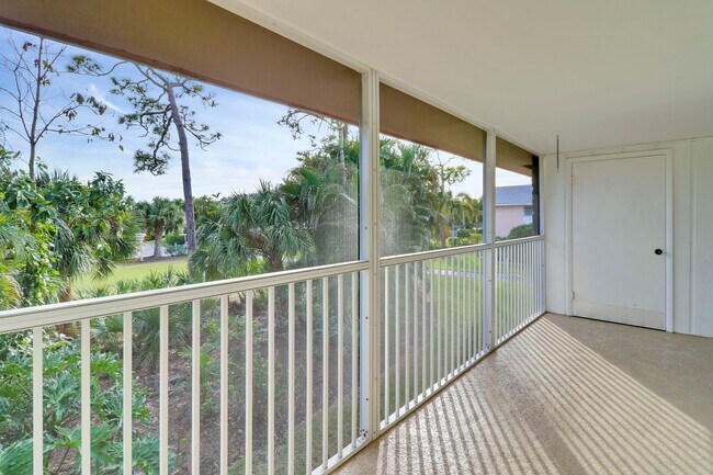 Building Photo - 18081 SE Country Club Dr