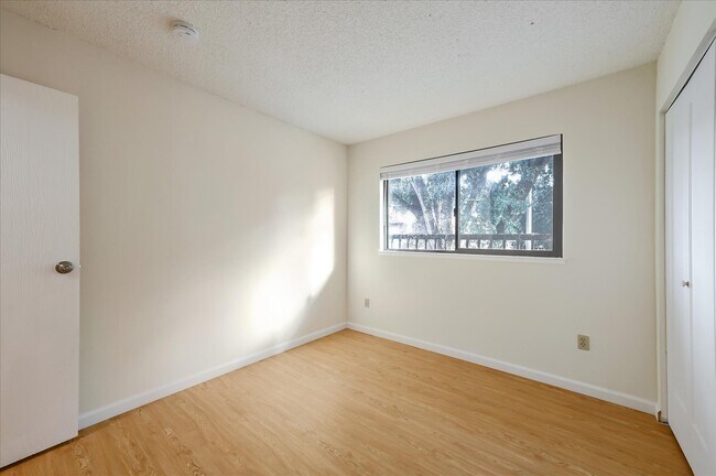Building Photo - 10 Pueblo Dr