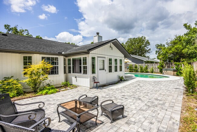 Building Photo - 4726 NW 27 Pl