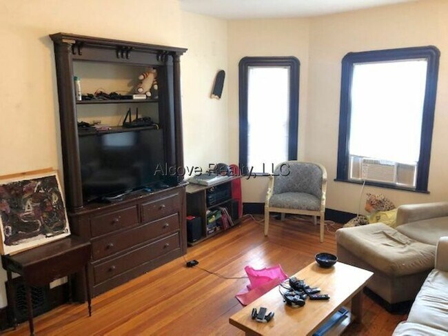 Primary Photo - 139 College Ave