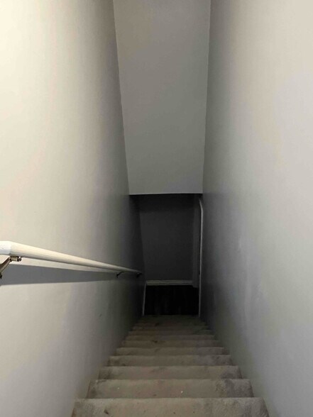 Building Photo - 6126 Jeffrey Pl